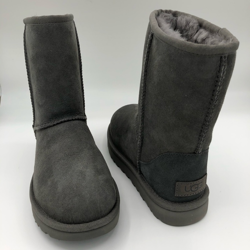 Brand New Women’s UGG Classic Short II Winter Boot